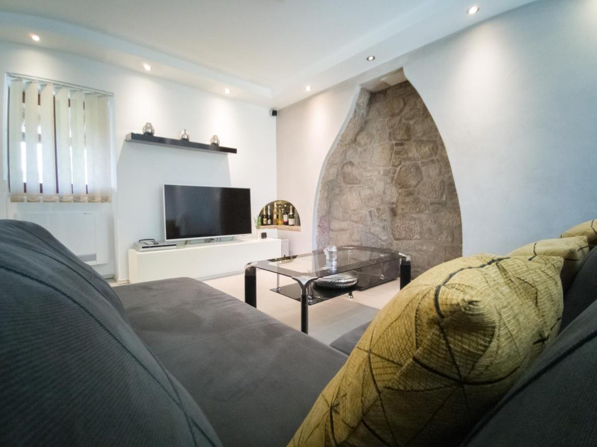 Holiday House Tos-Vila With Heated Pool Vrbnik  Esterno foto