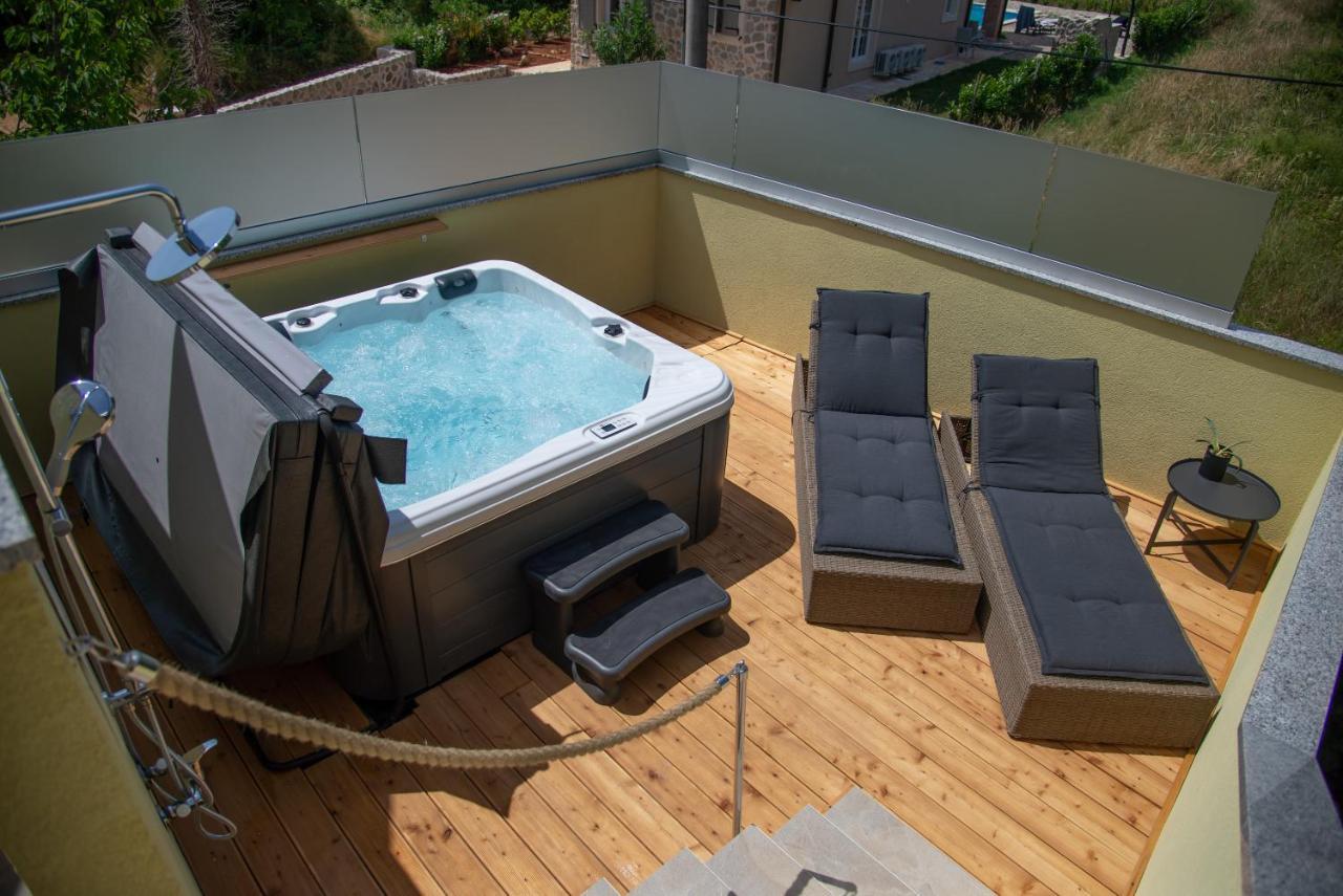 Holiday House Tos-Vila With Heated Pool Vrbnik  Esterno foto