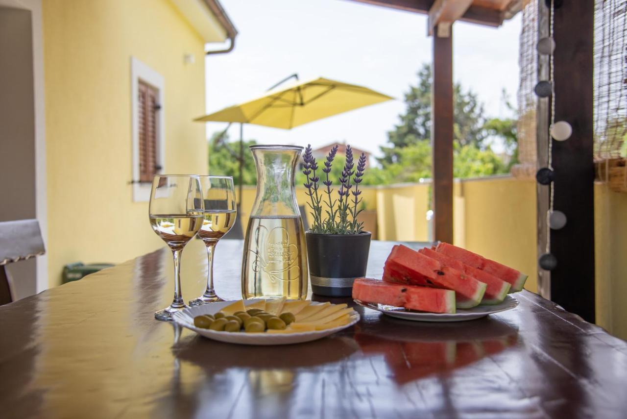 Holiday House Tos-Vila With Heated Pool Vrbnik  Esterno foto