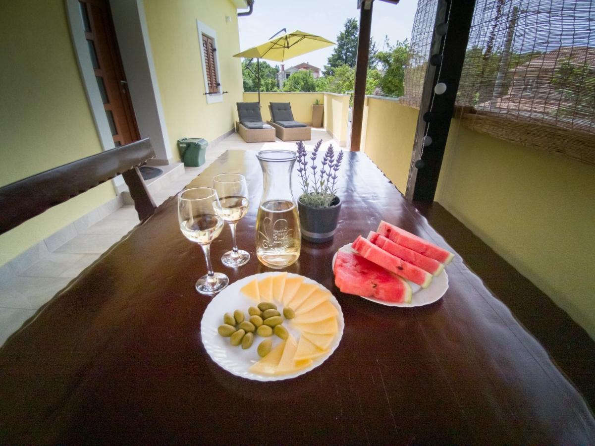 Holiday House Tos-Vila With Heated Pool Vrbnik  Esterno foto