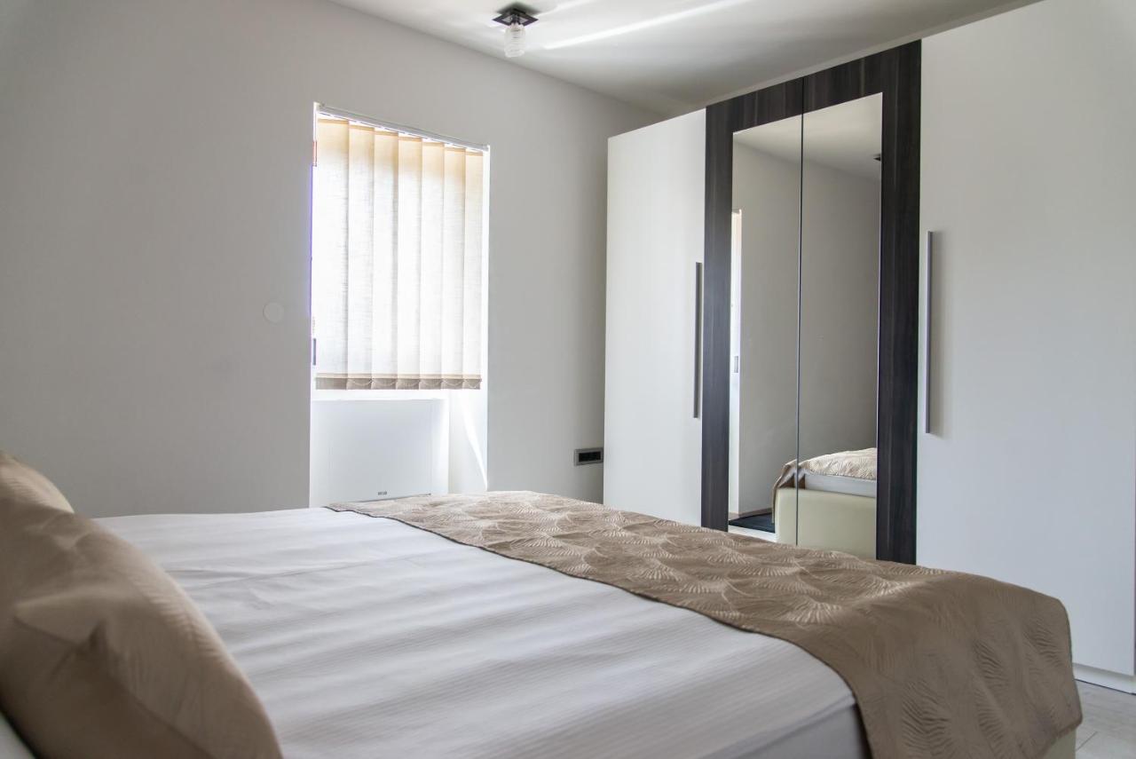 Holiday House Tos-Vila With Heated Pool Vrbnik  Esterno foto