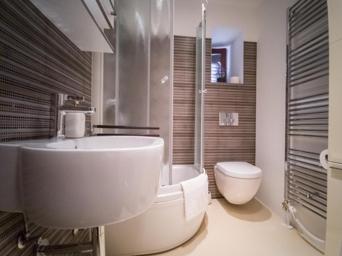 Holiday House Tos-Vila With Heated Pool Vrbnik  Esterno foto