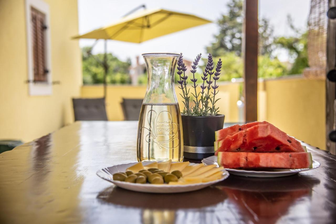 Holiday House Tos-Vila With Heated Pool Vrbnik  Esterno foto
