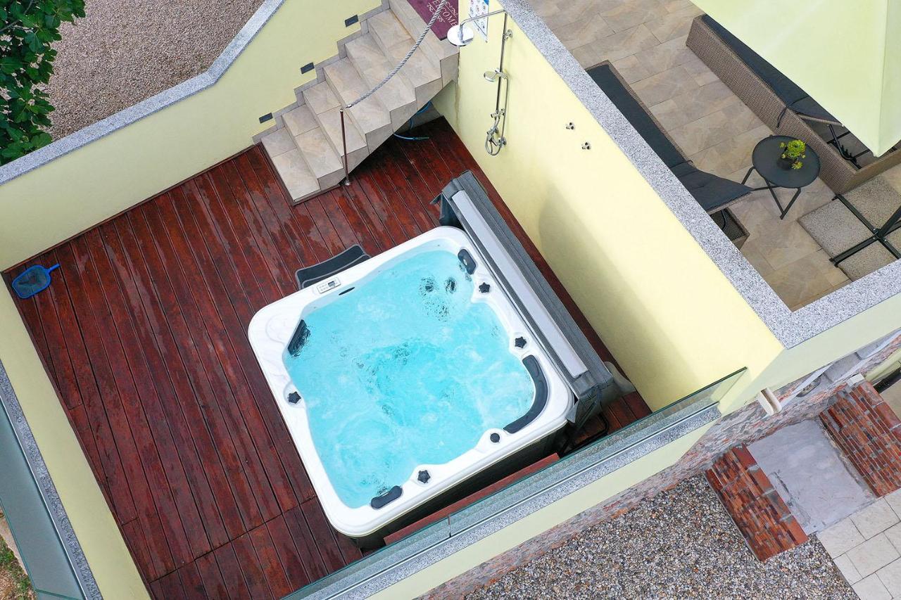 Holiday House Tos-Vila With Heated Pool Vrbnik  Esterno foto