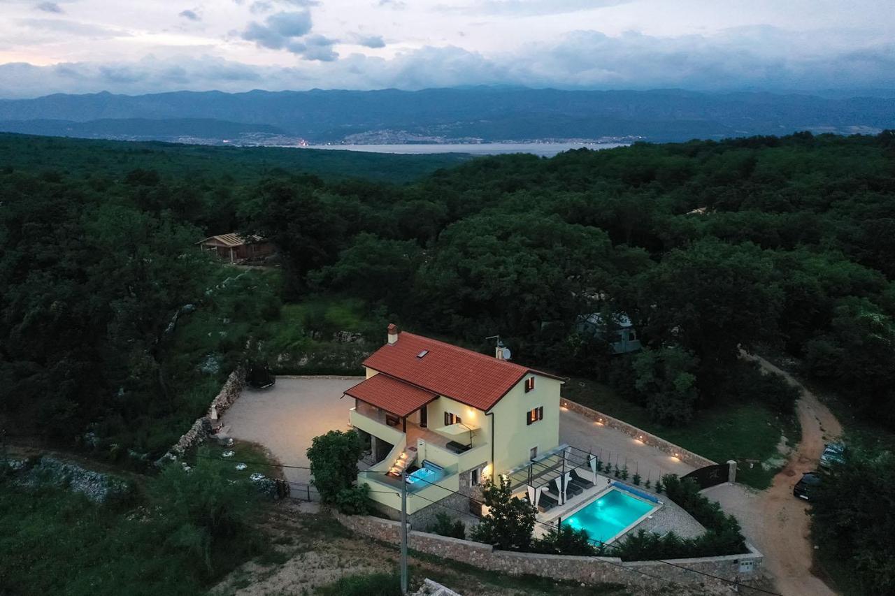 Holiday House Tos-Vila With Heated Pool Vrbnik  Esterno foto